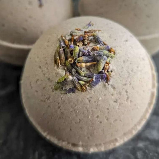 Lavender & Vanilla Bath Bomb – Handcrafted Relaxation